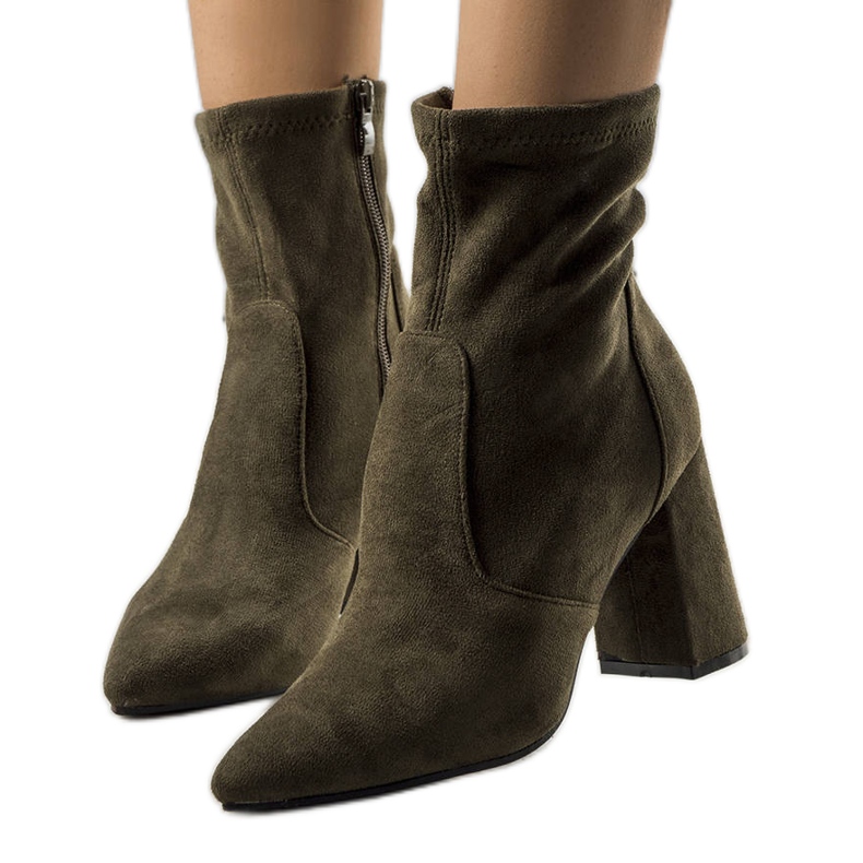 Zelene gležnjače na Kensley stupu zelena