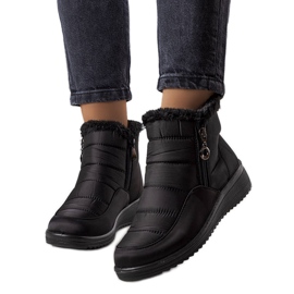 Crne izolirane čizme za snijeg s krznom iz Blena crna