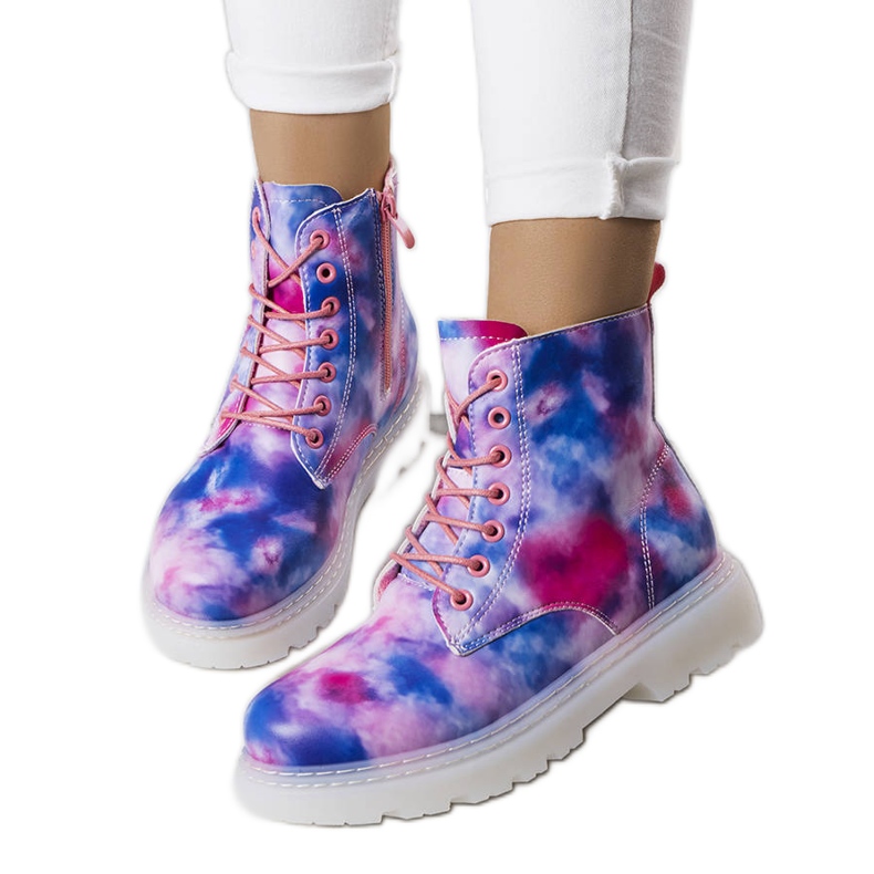 Šarene izolirane čizme iz Amarela plava