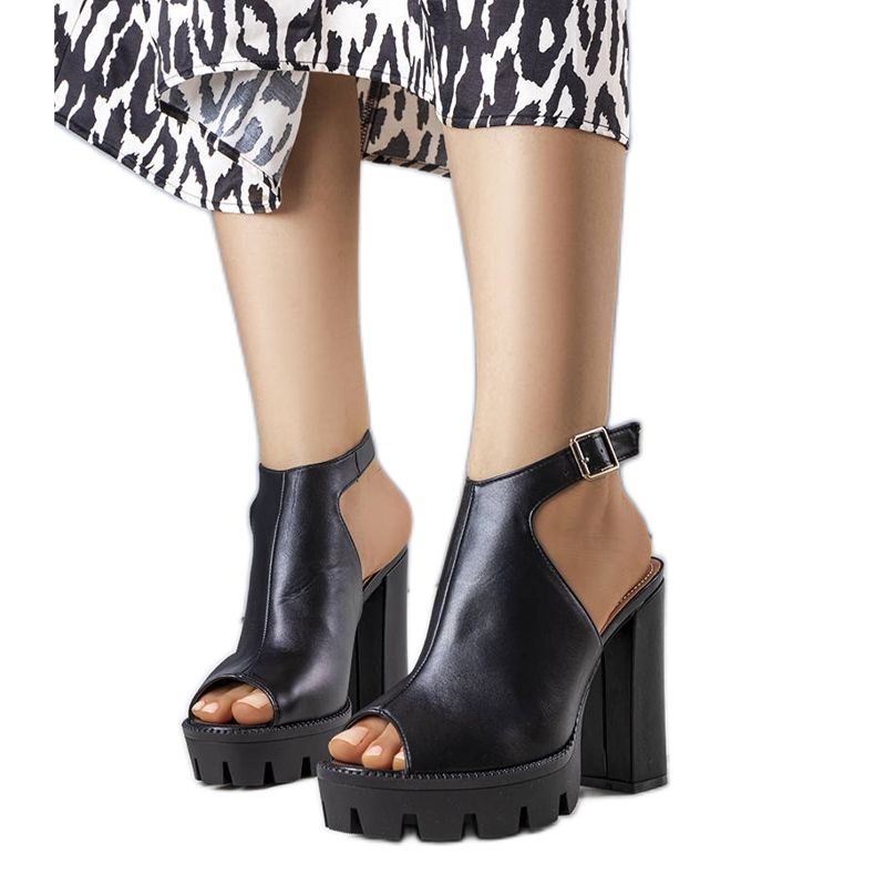 Crne sandale iz Giuliane crno