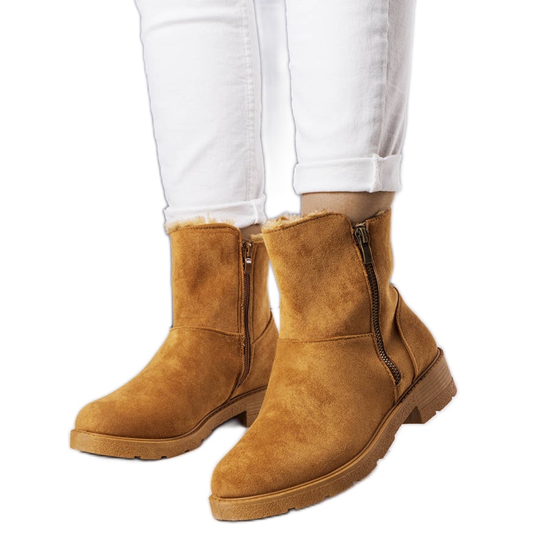 Salona smeđe izolirane čizme smeđa