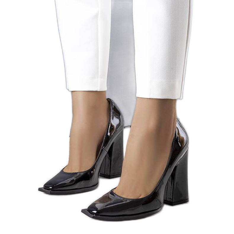 Patel crne lakirane kožne cipele crno