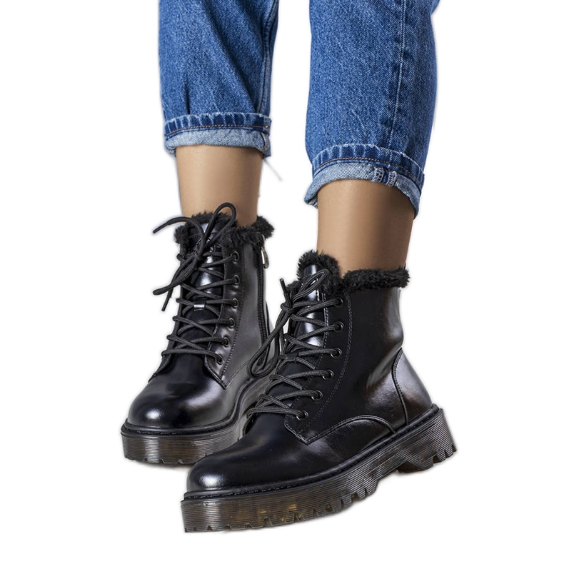 Martoli crne izolirane traperice s krznom crno