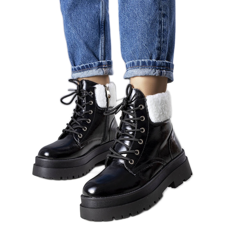 Crne izolirane čizme s ovčjom kožom iz Bryasa crno