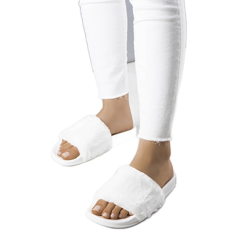 PA1 Bijele natikače s krznom boje slonovače bijela