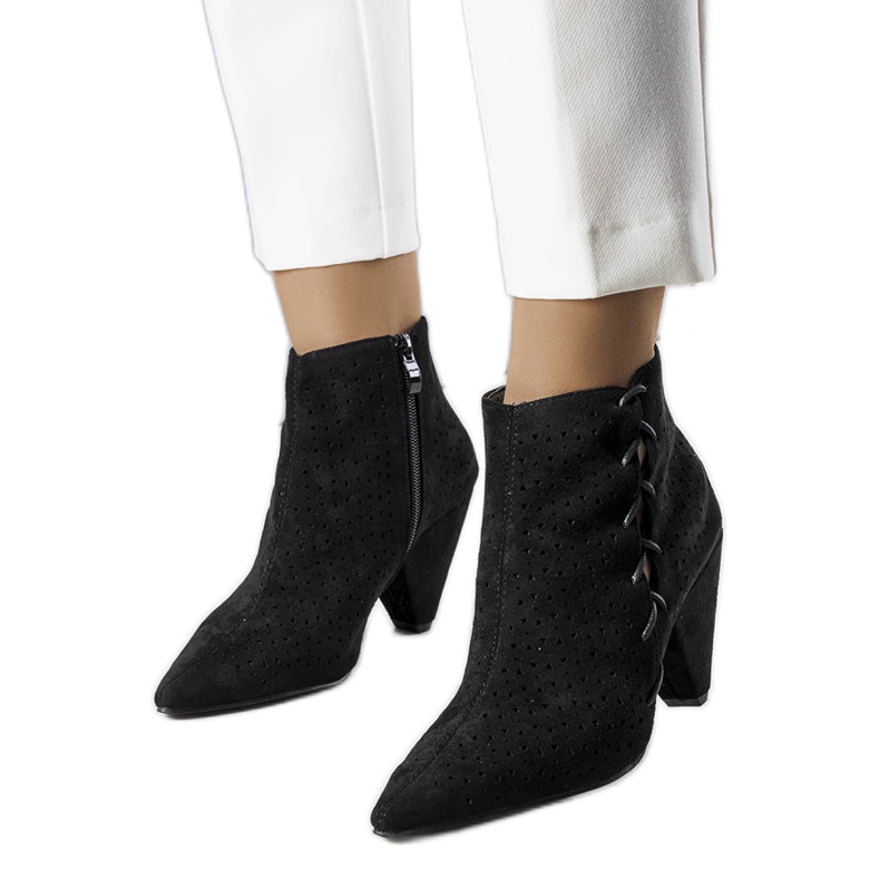 Crne ažurne čizme iz Collinsa crno