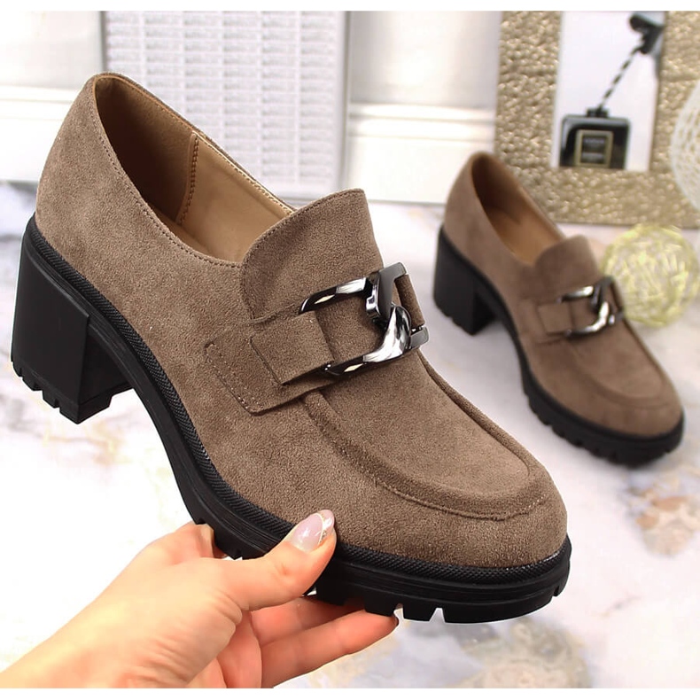 Smeđe visoke pete od brušene kože s lancem Vinceza 10921 smeđa