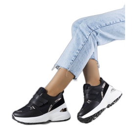 Crne tenisice na masivnom Elsie potplatu crna