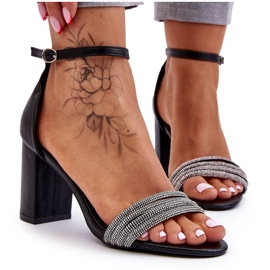 Elegantne sandale s visokim potpeticama od kubičnog cirkonija crne boje Laurene crna