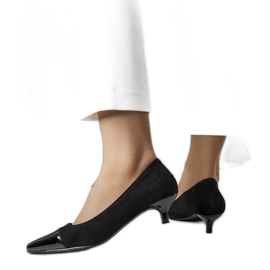 BM Crne cipele s lakiranim prstima crna