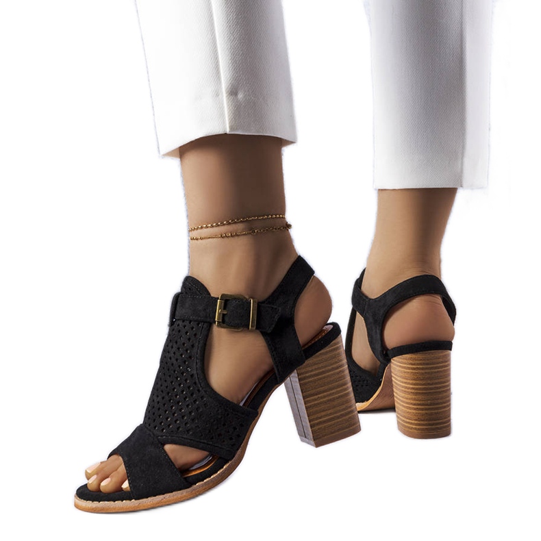 Crne ažurne sandale marke Courtois crno