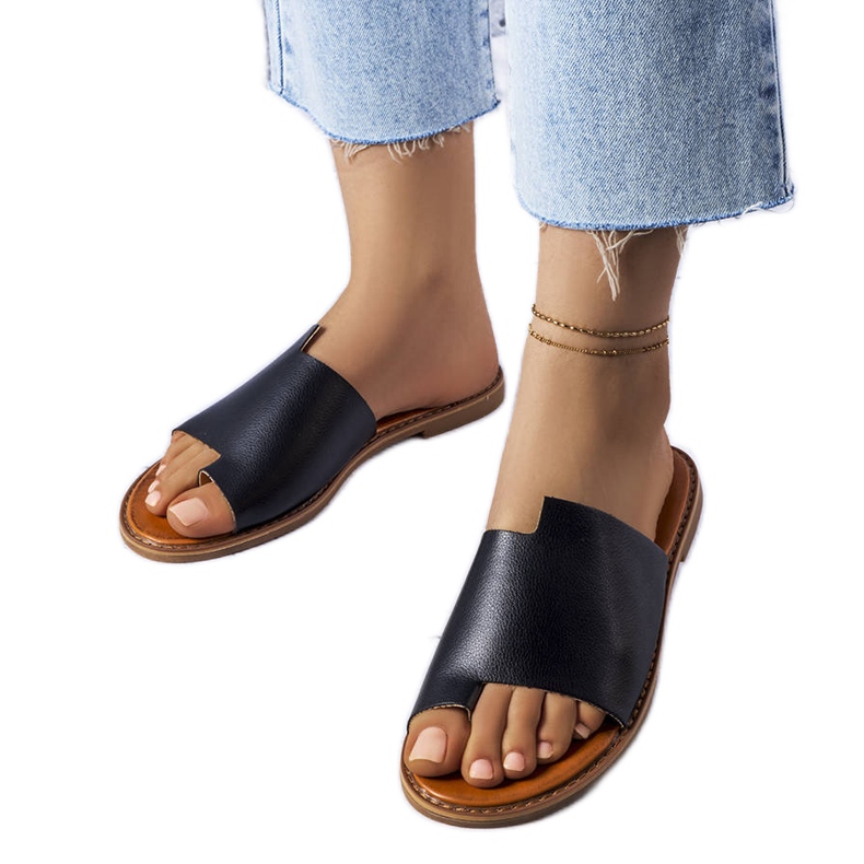 Crne papuče s nepravilnim gornjištem od Latourelle crno