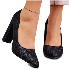 Sjajne cipele na crnu petu crna