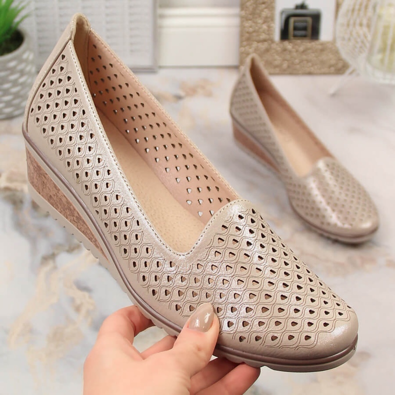 Ženske svjetlucave bež cipele s otvorenim klinčićima Potocki SZ12018