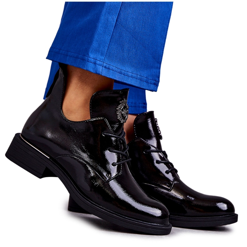 Vinceza Lakirane čizme na vezanje s izrezima crne Fabiana crno