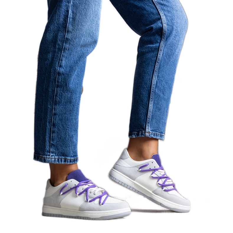 Aucoin sive tenisice s ljubičastim vezicama bijela