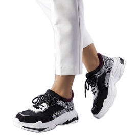 Crne tenisice ukrašene Savard umetcima crno