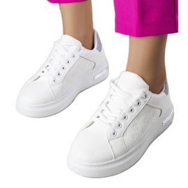 Bijele tenisice s visokim potplatom marke Tasha bijela