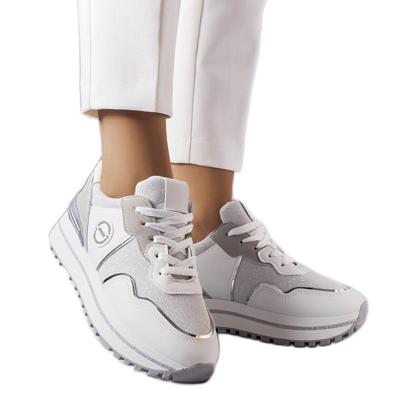 BM Bijele tenisice sa svjetlucavim umetcima iz Lévesa bijela