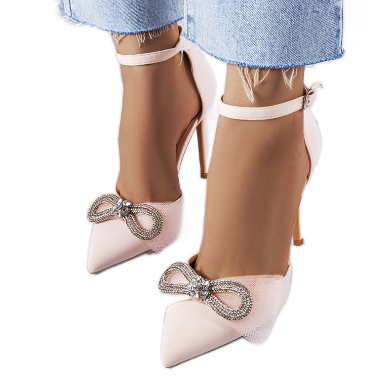 Bež igle s mašnom i kubičnim cirkonima iz Bussija