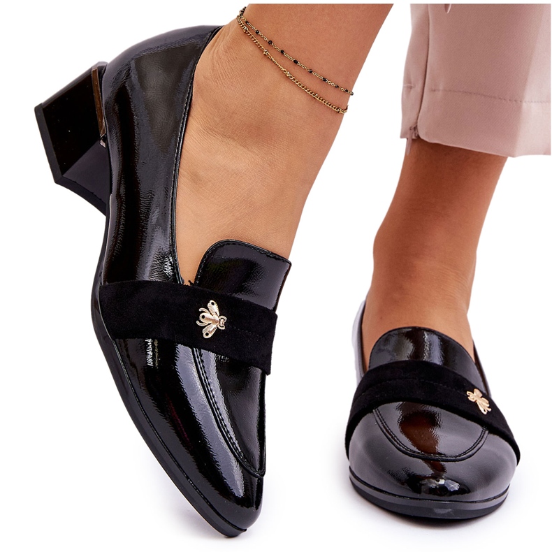 Vinceza Crne lakirane kožne cipele na nisku petu s ukrasom Doria crno