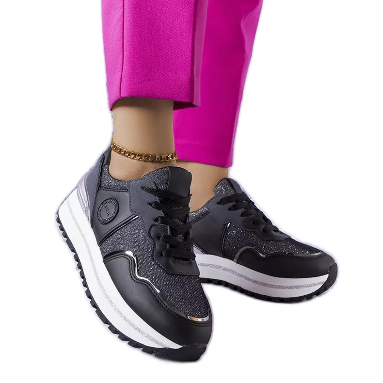 Crne tenisice sa svjetlucavim umetcima iz Lévesa crno