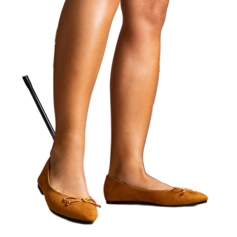 Latour balerinke sa špicastim vrhovima u boji devine boje smeđa