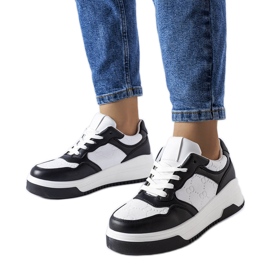 Crne tenisice ukrašene Paré reljefom crno