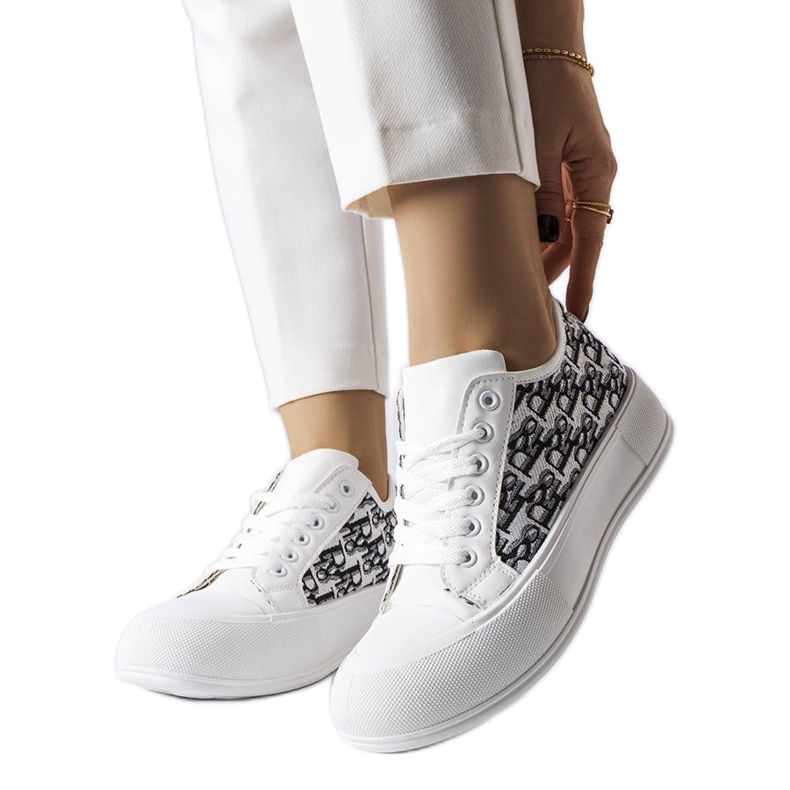 Bijele tenisice s crnim uzorkom marke Marquis bijela