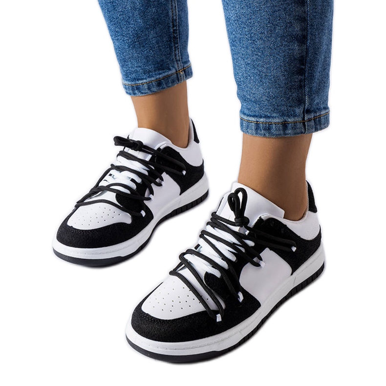 Crne tenisice iz Hile bijela