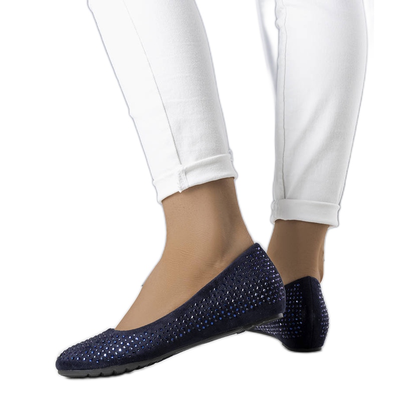 Mornarske balerinke s pokrivenim klinom iz Julie plava