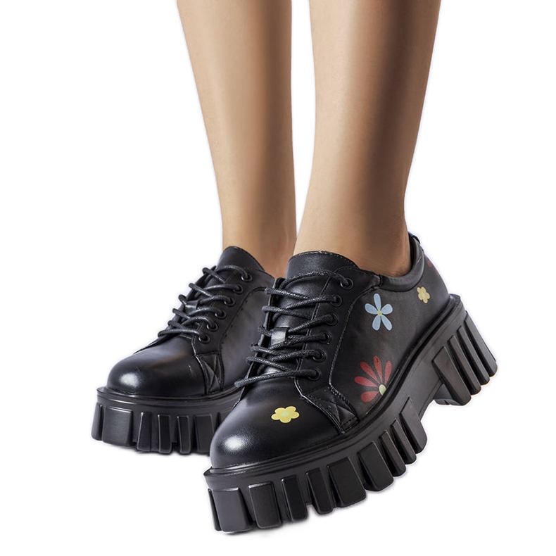 Crne brogice ukrašene Gemini cvjetovima crno