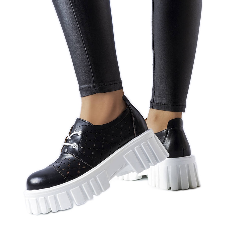 Crne ažurne masivne cipele iz Camusa crno