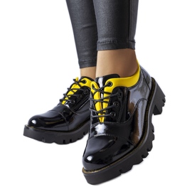 Crno-žute lakirane cipele iz Amandiera crna