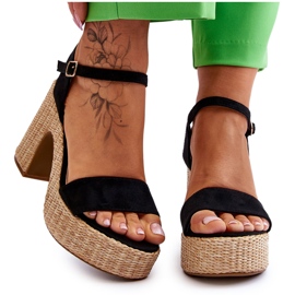 FI1 Udobne sandale od brušene kože na masivnoj crnoj šipki Elishia crna