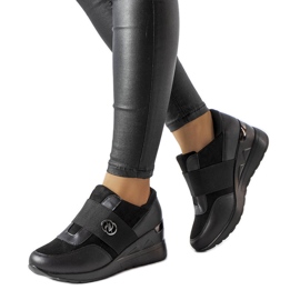 Evento Crne tenisice na klin s navlakom marke Skips crna