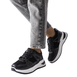 Crne tenisice od kombiniranih materijala marke Caya crno