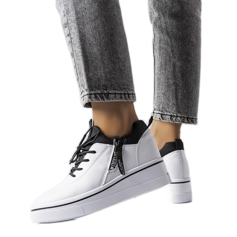 Bijele tenisice s niskim klinom od Mathieu bijela