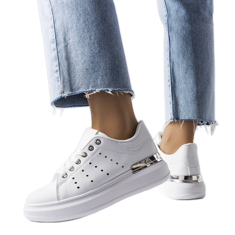 Bijele tenisice s Chalut perforacijom u boji bijela