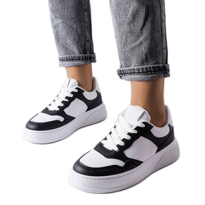 Crno-bijele čizme s debljim đonom marke Baron bijela