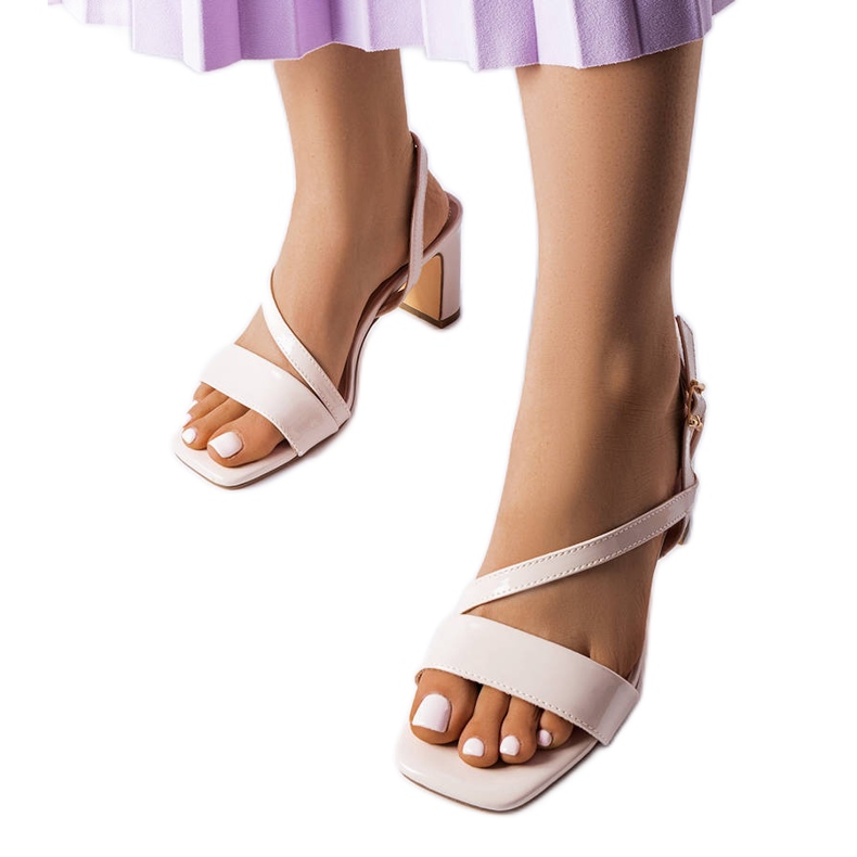 Beaulac lakirane sandale u bež boji