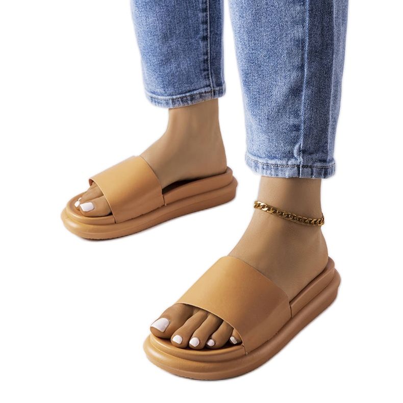 Smeđe sandale s platformom marke Paquette smeđa