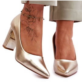 Klasične salonke na ukrašenoj zlatnoj Elizabeth šipki zlatni