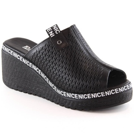 Ženske kožne ažur sandale na wedges crne Artiker 50C0523 crna