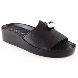 Ženske crne kožne papuče T.Sokolski L22-312 crna