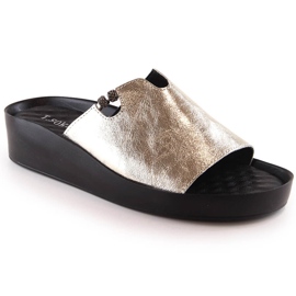 Kožne ženske papuče metalik zlatne T.Sokolski L23-346 zlatni