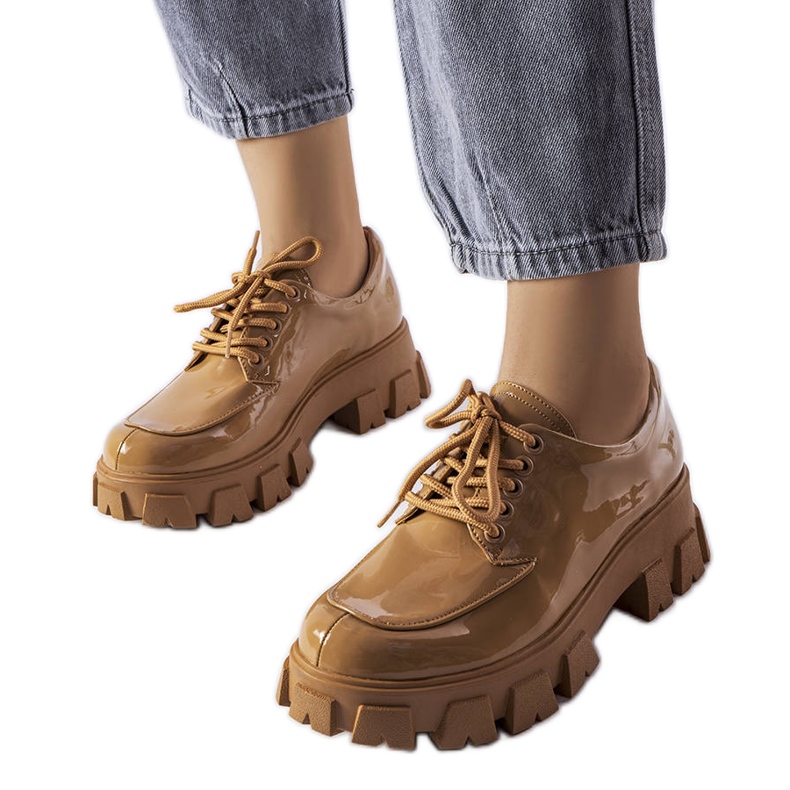 Smeđe lakirane cipele od Beccadellija smeđa