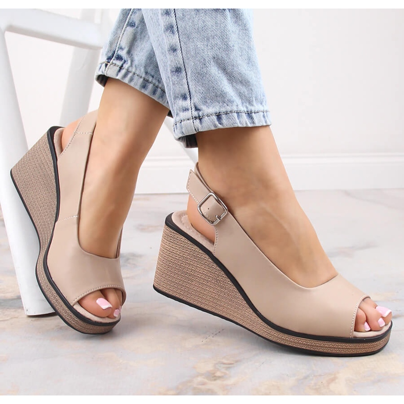 Udobne ženske kožne sandale na wedge Filippo DS4508 bež