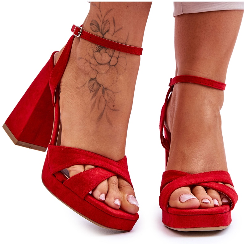 Snažne crvene sandale s četvrtastom petom od brušene kože crvena