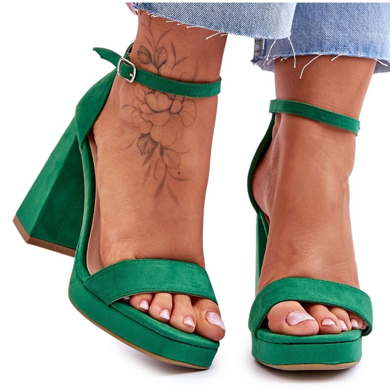 Modne zelene Merila sandale s četvrtastom petom od brušene kože zelena